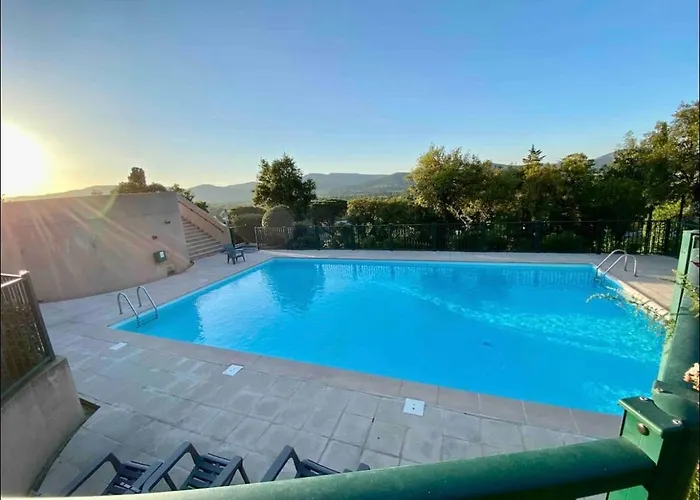 Modern , Golfe De Saint Tropez Lejlighed Cogolin